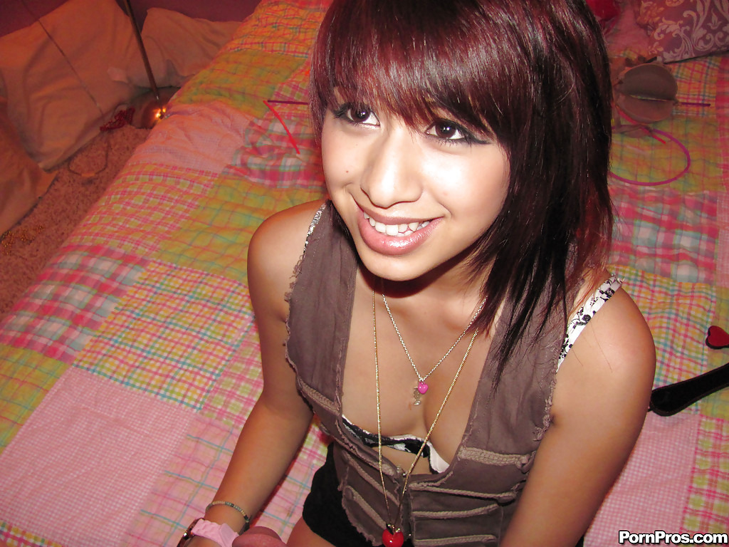 Fresh 18 Zoey Grabs Cock