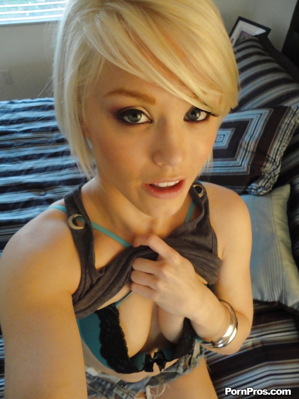 18 Year Old Blonde Teen Ash Hollywood Taking Nude Self