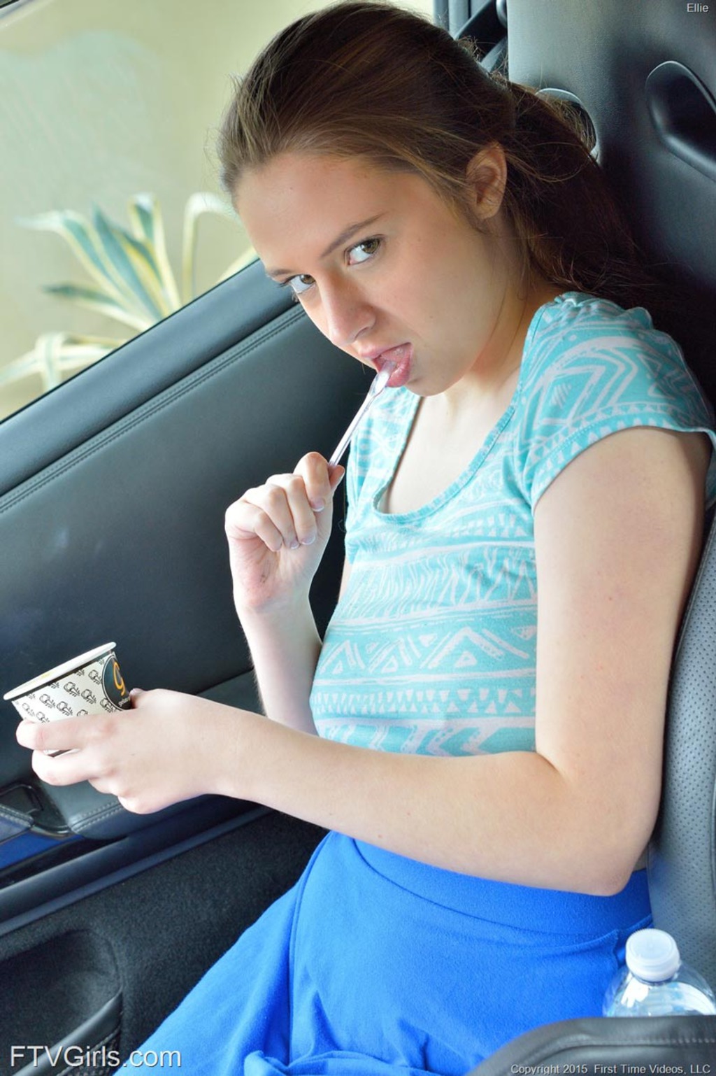 Ellie Flashes Her Naked Tits In The Park