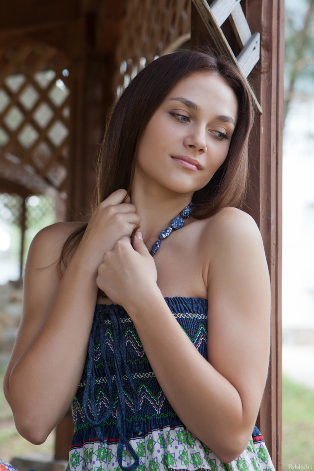 Beautiful Brunette Babe Zlatka Exposes Her Tasty Twat