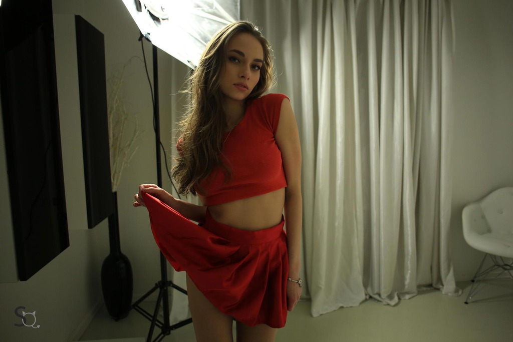 AnsyQ Shows Off Her Incredible Naked Body